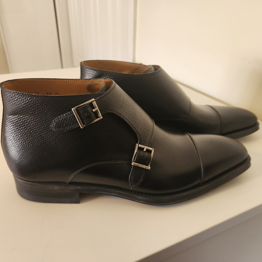 Magnanni Black Chukka Boots Sleek Leather Design